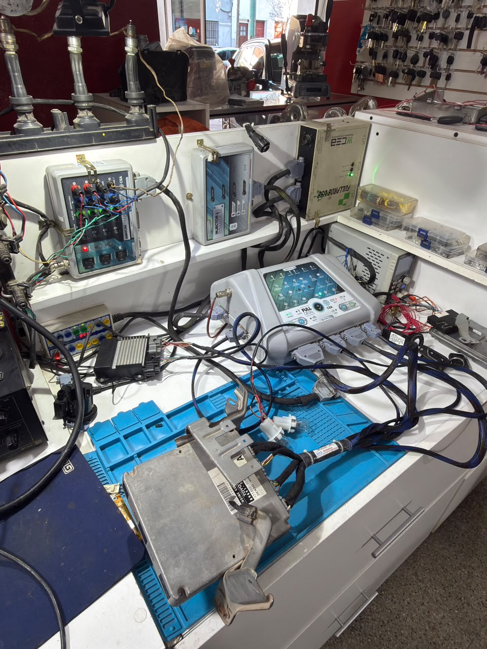 Banco de pruebas y simulación de computador de motor e inyección electrónica automotriz